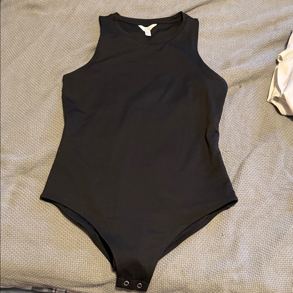 Black and White body suits - Picture 8 of 9